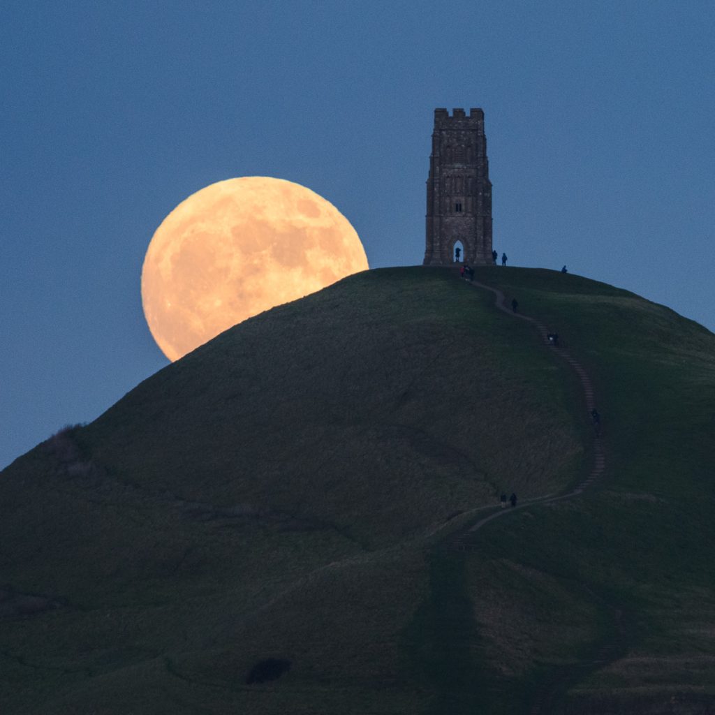 supermoon glastonbury tor supermoon glastonbury tor